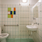 Izba s kúpelňou pre imobilných (Interiér)